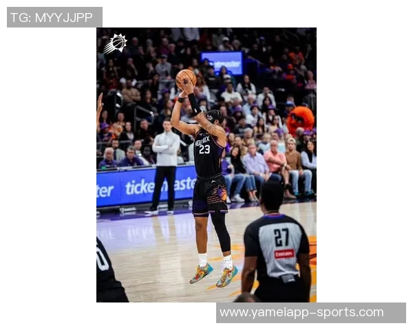 布克全场表现平平14投仅5中收获17分3篮板8助攻正负值高达16